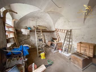 Znížená cena - Jedinečná príležitosť - Historický vinársky d - 10