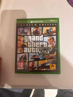 Predam XBOX ONE X 1tb - 10