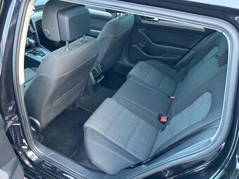 Volkswagen Passat Variant 2.0 TDI EVO Elegance DSG - 10