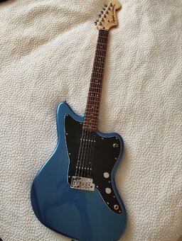 Squier Jazzmaster - Lake Placid Blue - 10