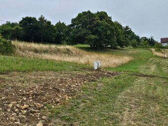 Stavebný pozemok 1 hod od BA; s výhľadom na Veľkú Javorinu. - 10