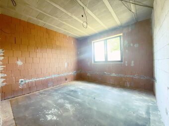 4 izbový bungalov na samote s pozemkom 3532 m2.Kolíňany Bara - 10