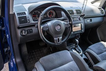 Volkswagen Touran 2.0 TDI Highline DSG Modré - 10