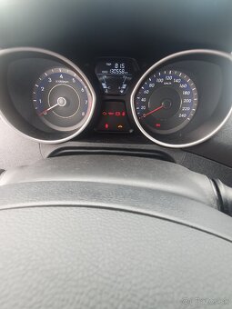 Hyundai Elantra 1,6i - 10