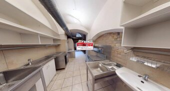 ZNÍŽENÁ CENA  (544m²) MEŠTIANSKY DOM V CENTRE SNV - 10
