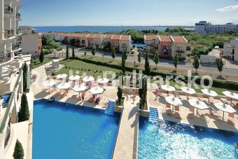 Prodej apartmánu 2+kk s výhledem na moře a bazén-Sveti Vlas - 10