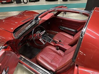 Chevrolet Corvette Stingray z roku 1974 - 10