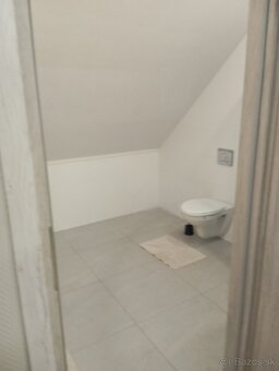 Obytný dom, sklady, kancelária - 10