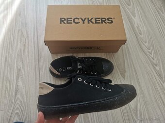 Čierne dámske ekologické tenisky Recykers č. 38 - 10