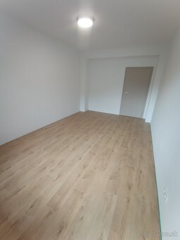Novo zrekonštruovaný 3i byt Brezová pod Bradlom - 10