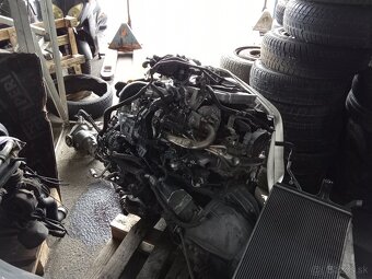 Toyota hilux 2.4 diesel rok 2023 zelená tmavá metalíza - 10