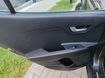KIA STONIC 1,4 CVVT PLATINUM - 10