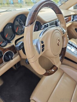 Porsche Panamera 4 - 10