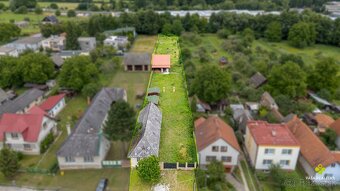 KRÁSNY POZEMOK SO STARŠÍM RODINNÝM DOMOM - POLUVSIE - 10