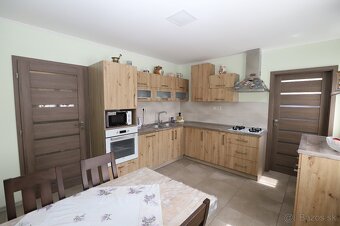 4 izbový rodinný dom so zariadením, pozemok 1174 m2 - 10