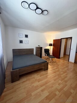 Prenájom Garsónka, Trenčín Zlatovce - výhľad na hrad - 10