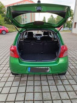 TOYOTA YARIS 1,0 BENZÍN, 51KW, 2008, PÔVODNÝ LAK - 10