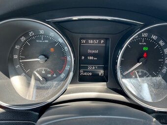 Škoda Superb kombi 2.0 TDI - 10