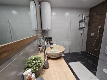 Moderný, veľmi pekný 3 izbový byt s terasou a 2 parko… - 10