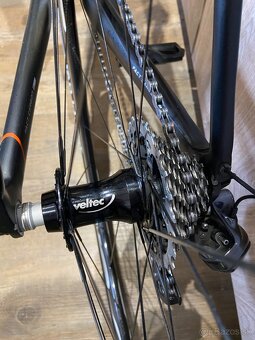 Cestný karbónový bicykel - 10