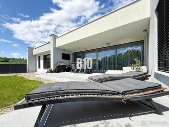 Luxusná vila s dvojgarážou a slnečným pozemkom v mestskej ča - 10