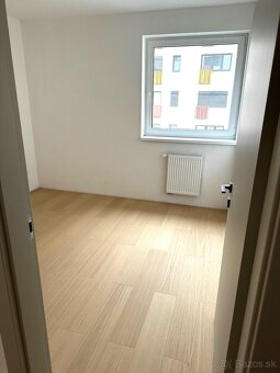 NOVOSTAVBA - MODERNÉHO 3-IZBOVÉHO BYTU V TRNAVE. - 10