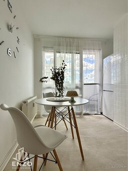 PRENÁJOM: Priestranný 4-izbový byt s výhľadom na hrad v cent - 10