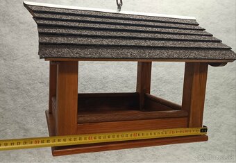 Drevené závesné kŕmitko pre vtáčiky - 10