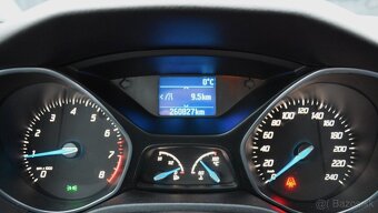 Ford Focus Array 1.6 SR voz - 10