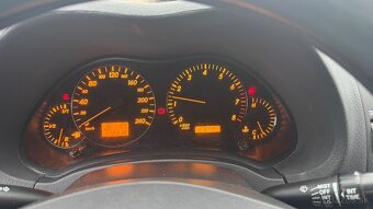 Toyota Avensis 1.6 - 10