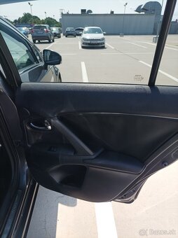 Predám Toyota Avensis - 10