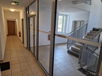 Kramáre, 2-izbový krásny slnečný byt 72 m2 + gar. státie. - 10