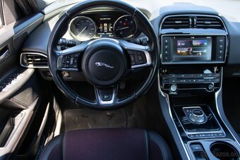 Jaguar XE - 10