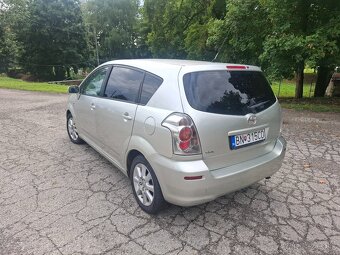 Toyota Corolla Verso 2.0 D 85 kw 7 miestny - 10