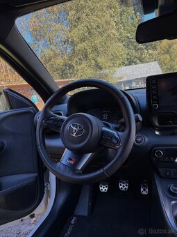 TOYOTA GR YARIS - 10