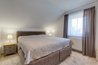 Predám štýlový 6-izbový rodinný dom blízko BA - 10