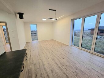 Na predaj moderná 4-izbová novostavba obec Svinia - 10