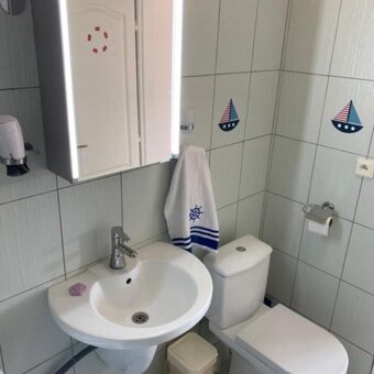 Vaša oáza pokoja pri vode – zariadená 2-garsónka s terasou - 10
