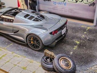 Henessey Venom 1:18 Autoart Signature - 10