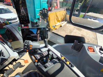 Traktor Valtra T235 Versu s otočným riadením Twin-Trac - 10