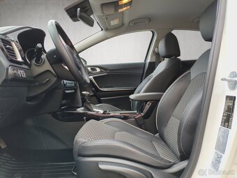 Kia XCeed 1.5 T-GDi M6 GOLD - Deluxe White - 10