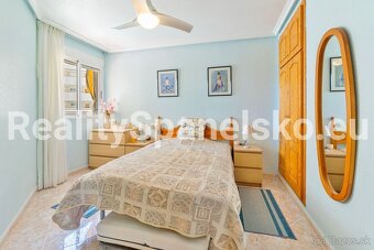 Prodej útulného apartmánu 3kk s výhledem na bazén-Torrevieja - 10