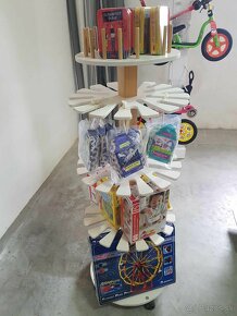 Regal, stojany a závesný system do predajne - 10