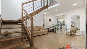 Veľký moderný rodinný dom v obľúbenej lokalite Jaroviec s mo - 10