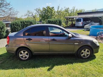 Predám hyundai accent 1.4 - 10