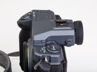 FujiFilm GFX 100 telo + SmallRig držiak (Bazár) - 10