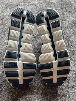 13x Dámské boty On Running Cloud, velikost 37 - 37,5 - 10