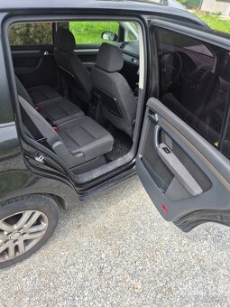 Predám náhradné diely na Volkswagen Touran facelift2007-2013 - 10