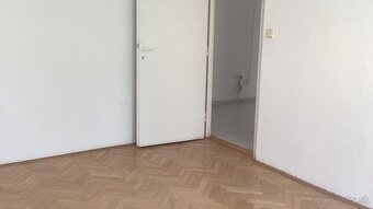 Priestranný 2-izbový byt ako ideálna investičná príležitos - 10