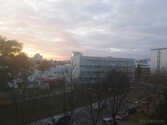 EXKLUZÍVNE 1i zrek.byt HRANICNA RUZINOV - 10